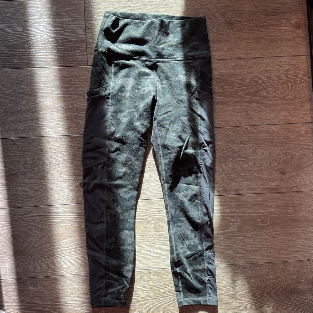 Fabletics High Waist workout leggings camo design